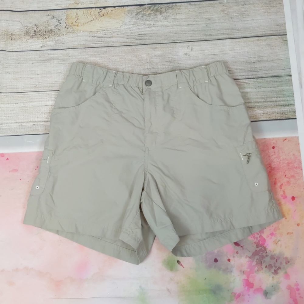 Columbia cargo shorts size medium